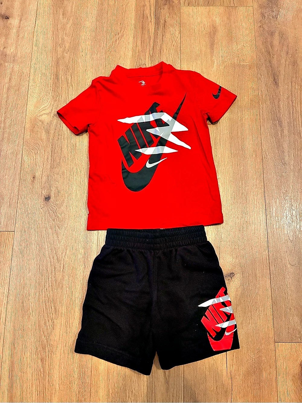 Nike Boys Size 4T Red & Black Set Like New